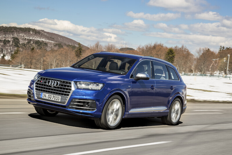 Audi SQ7 - niebieski Ara