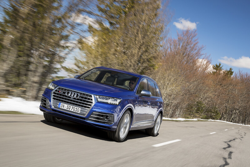 Audi SQ7 - niebieski Ara