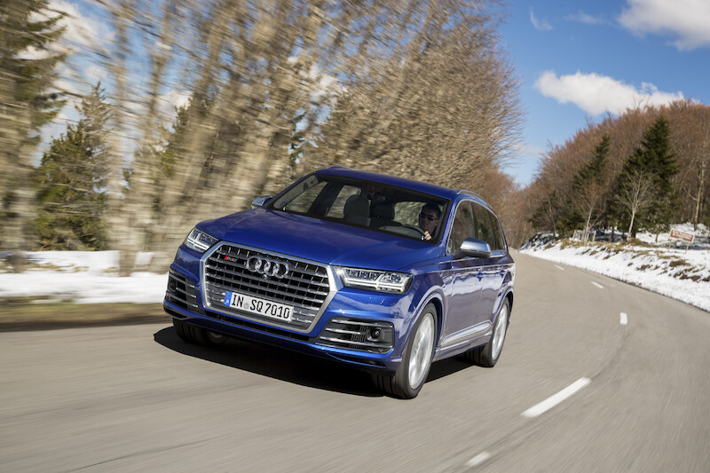 Audi SQ7 - niebieski Ara