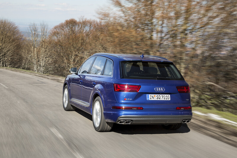 Audi SQ7 - niebieski Ara