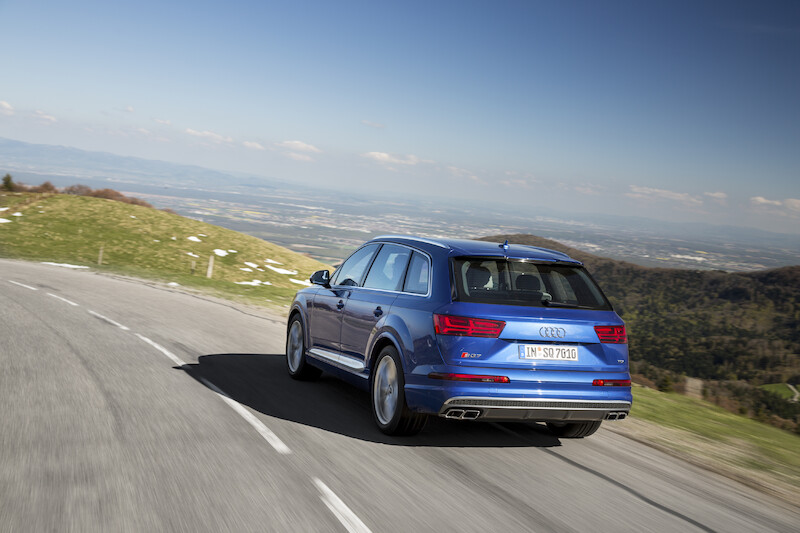 Audi SQ7 - niebieski Ara