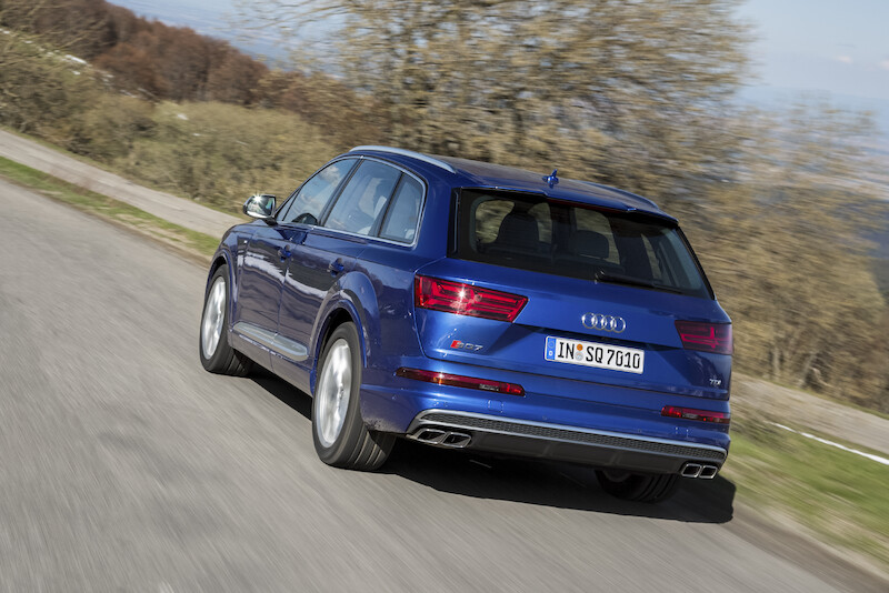 Audi SQ7 - niebieski Ara