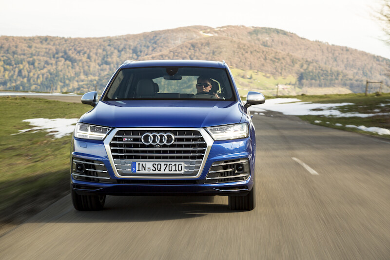 Audi SQ7 - niebieski Ara
