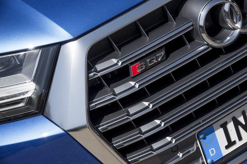 Audi SQ7 - niebieski Ara