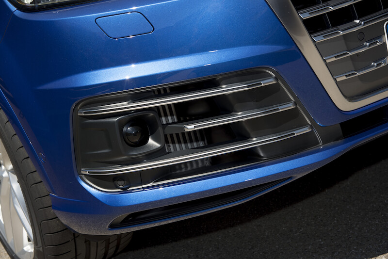 Audi SQ7 - niebieski Ara