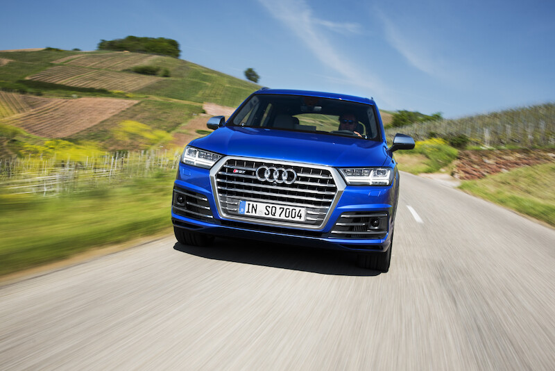 Audi SQ7 - niebieski Ara