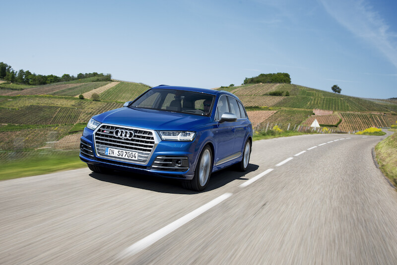 Audi SQ7 - niebieski Ara