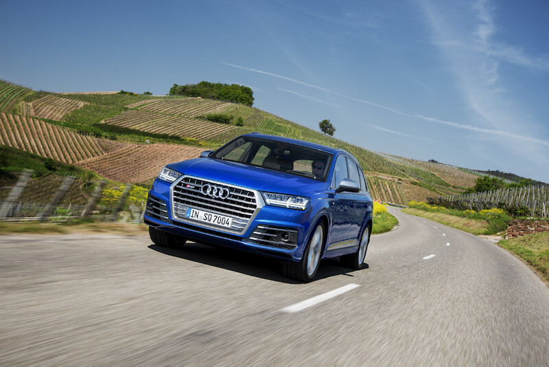 Audi SQ7 - niebieski Ara