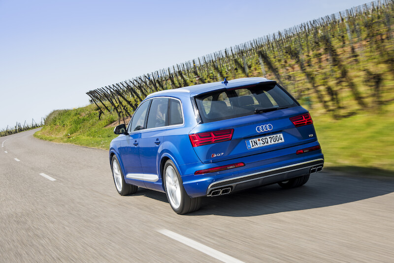 Audi SQ7 - niebieski Ara