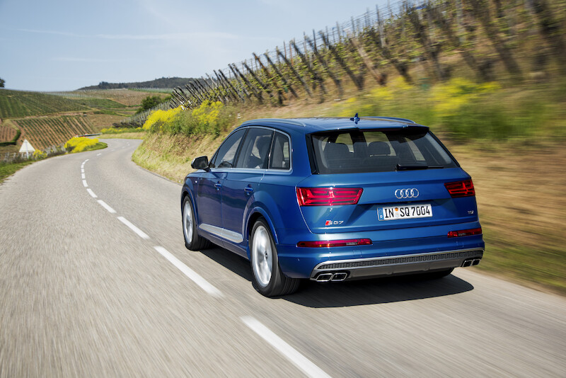 Audi SQ7 - niebieski Ara