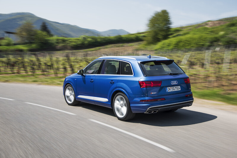 Audi SQ7 - niebieski Ara