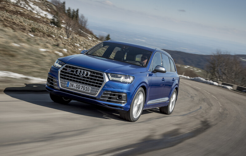 Audi SQ7 - niebieski Ara