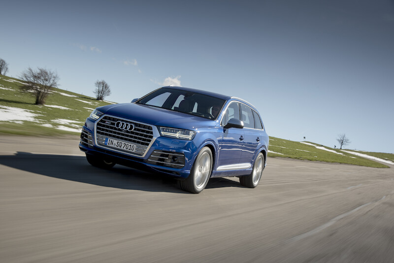 Audi SQ7 - niebieski Ara