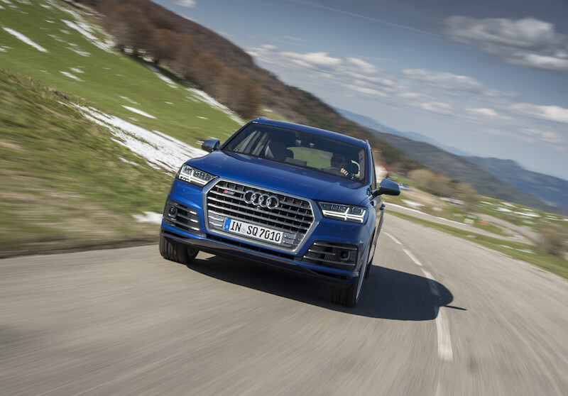 Audi SQ7 - niebieski Ara