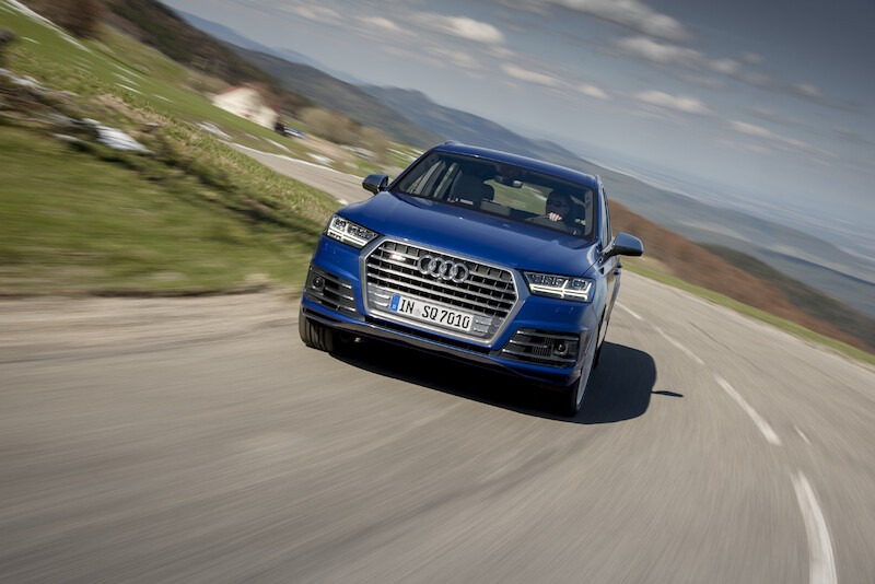 Audi SQ7 - niebieski Ara