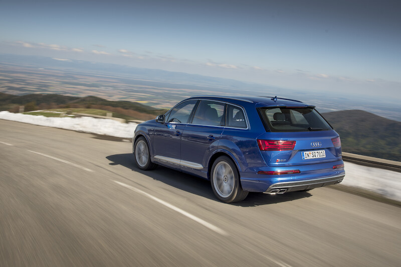 Audi SQ7 - niebieski Ara