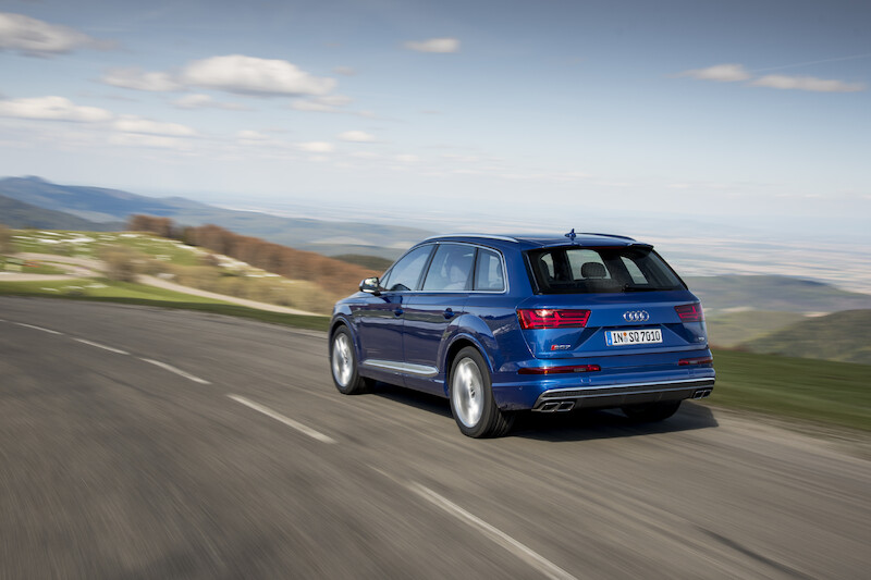 Audi SQ7 - niebieski Ara