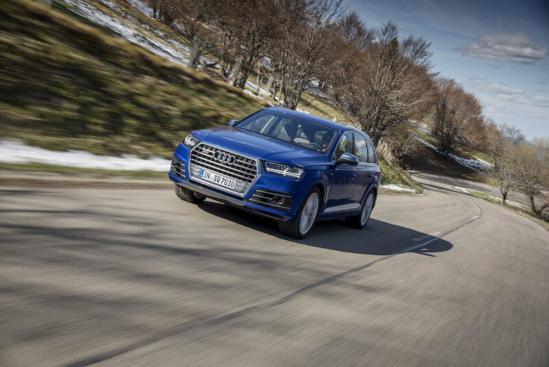 Audi SQ7 - niebieski Ara