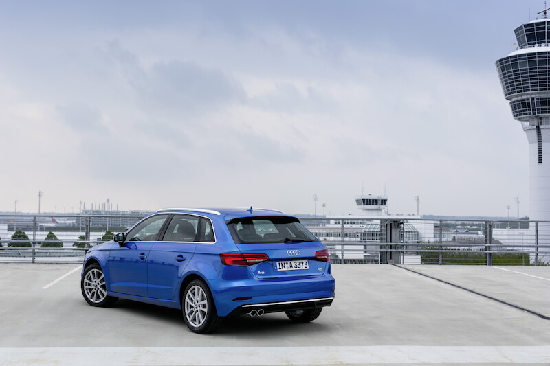 Audi A3 Sportback - niebieski Ara