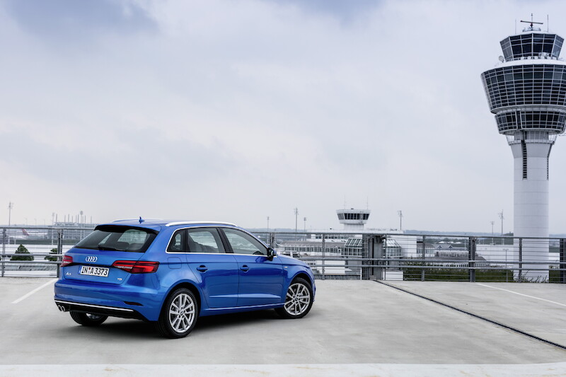 Audi A3 Sportback - niebieski Ara