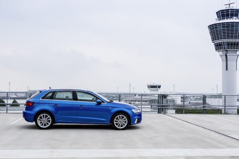 Audi A3 Sportback - niebieski Ara
