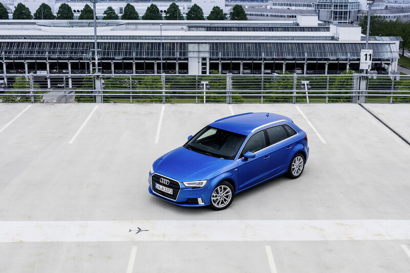 Audi A3 Sportback - niebieski Ara