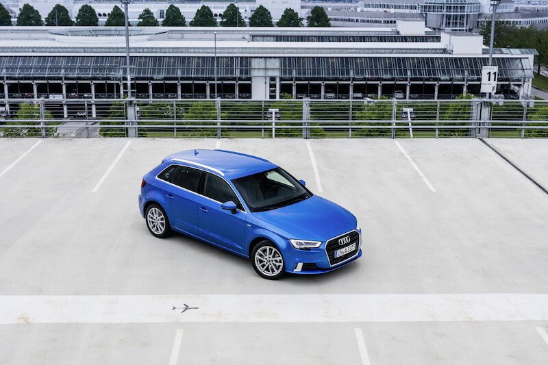 Audi A3 Sportback - niebieski Ara