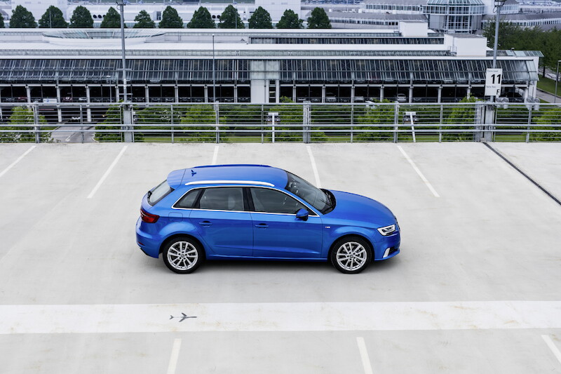 Audi A3 Sportback - niebieski Ara