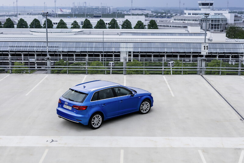 Audi A3 Sportback - niebieski Ara