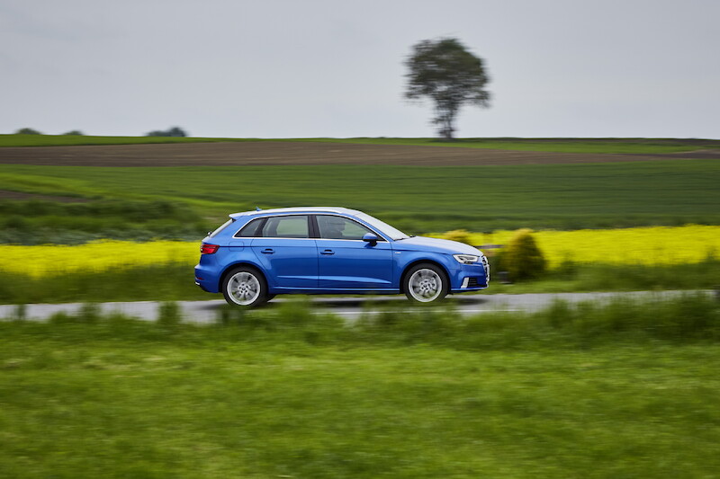 Audi A3 Sportback - niebieski Ara