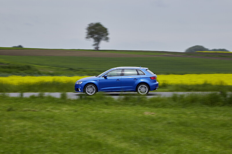 Audi A3 Sportback - niebieski Ara
