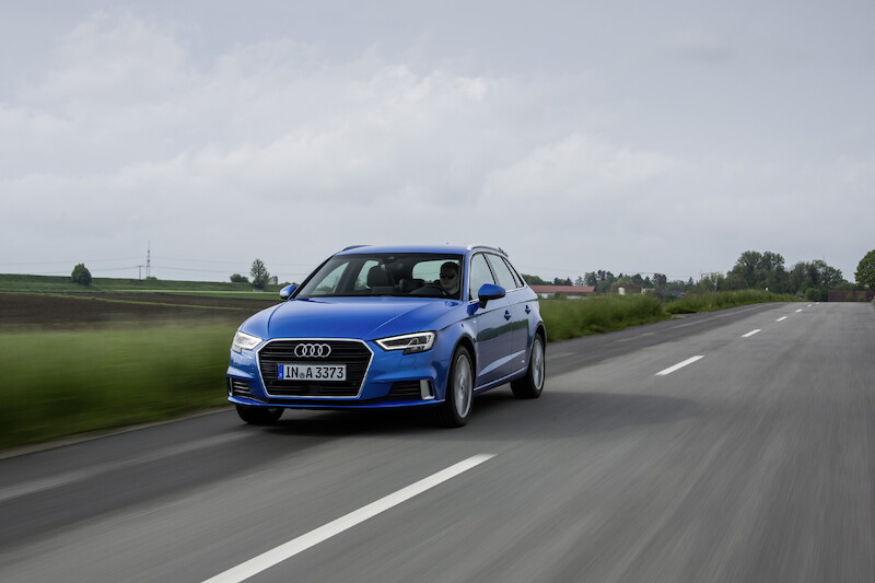 Audi A3 Sportback - niebieski Ara