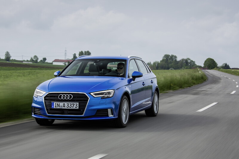 Audi A3 Sportback - niebieski Ara