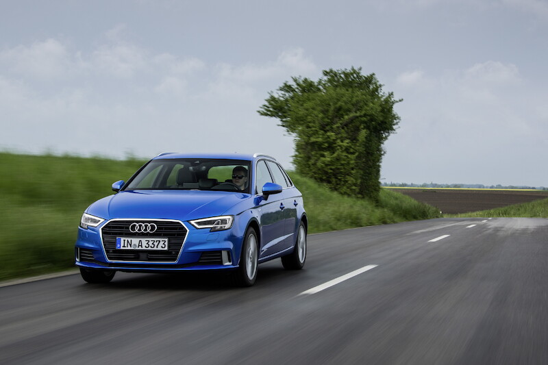 Audi A3 Sportback - niebieski Ara