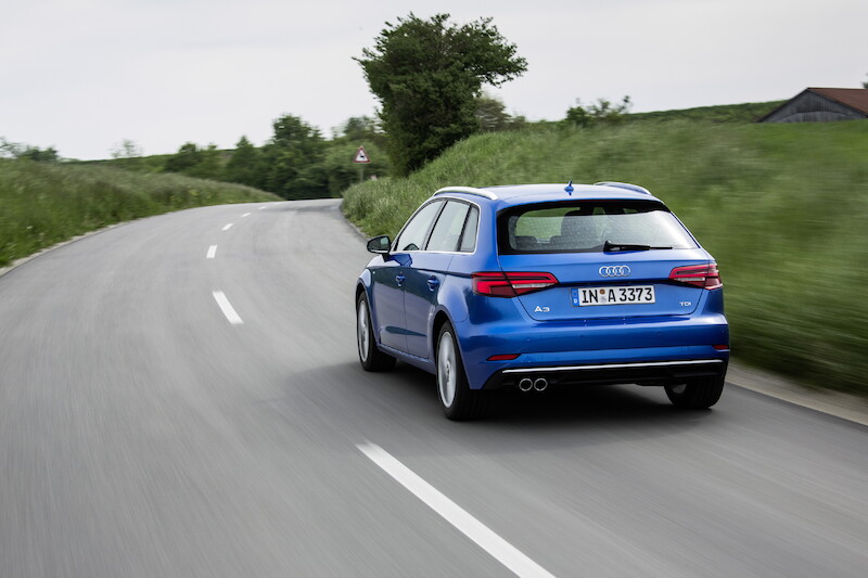 Audi A3 Sportback - niebieski Ara
