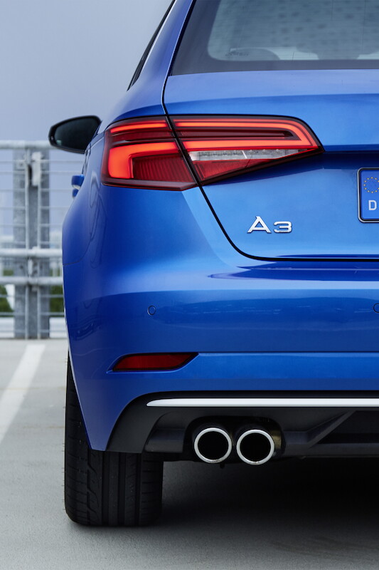 Audi A3 Sportback - niebieski Ara