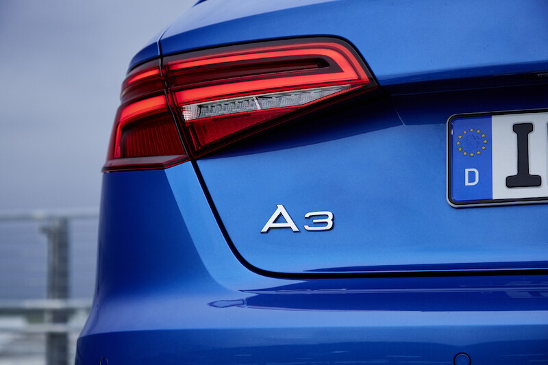 Audi A3 Sportback - niebieski Ara
