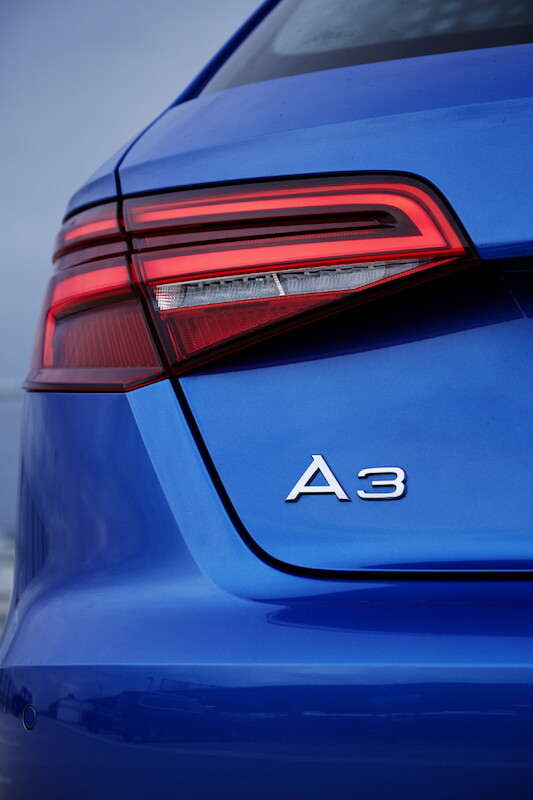 Audi A3 Sportback - niebieski Ara
