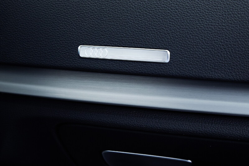 Audi A3 Sportback - niebieski Ara