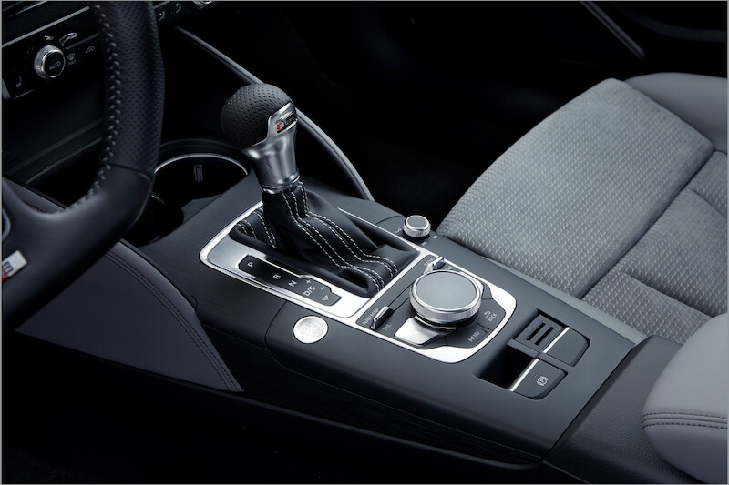Audi A3 Sportback - niebieski Ara
