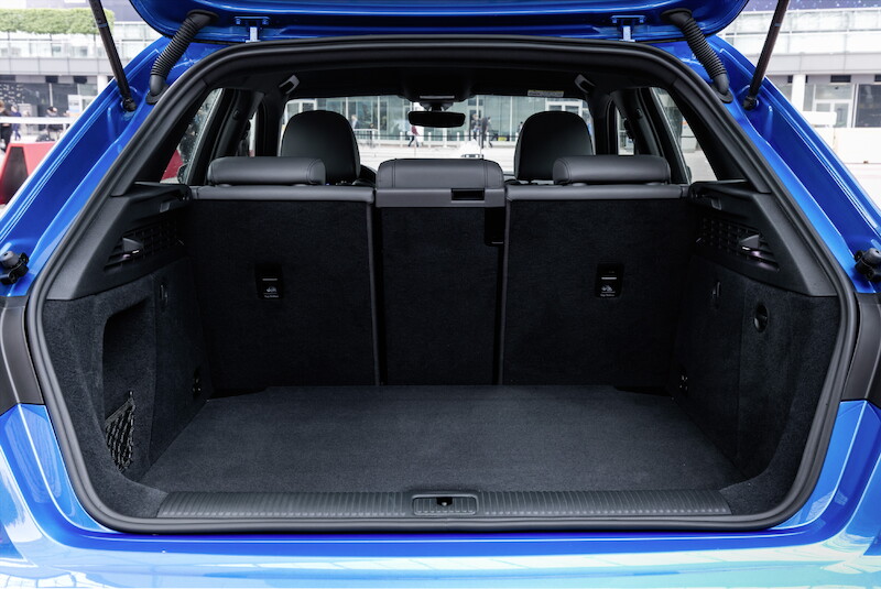 Audi A3 Sportback - niebieski Ara