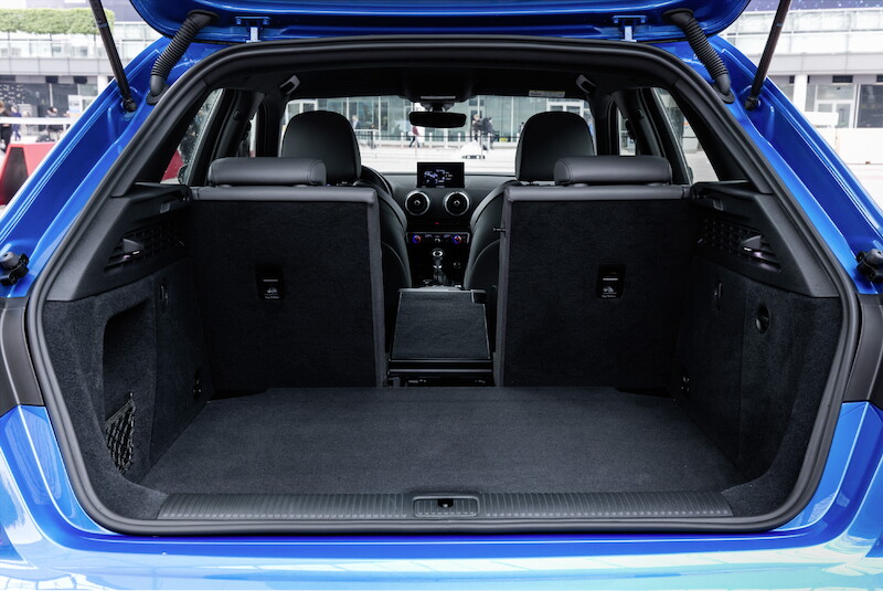 Audi A3 Sportback - niebieski Ara