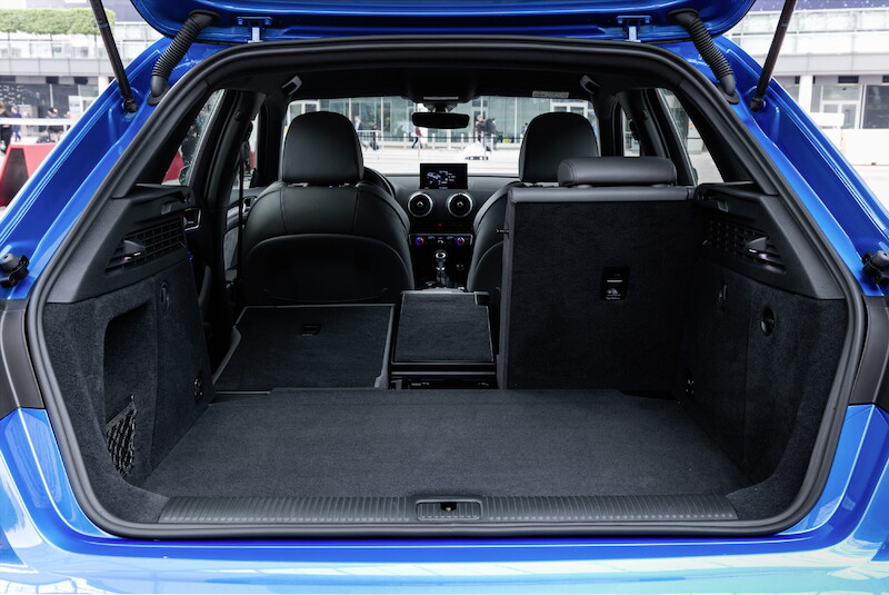Audi A3 Sportback - niebieski Ara