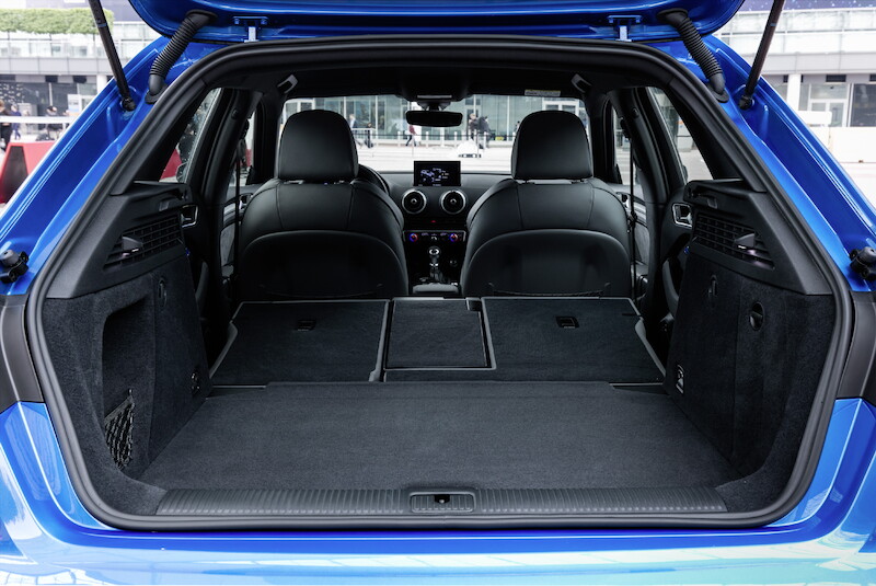 Audi A3 Sportback - niebieski Ara