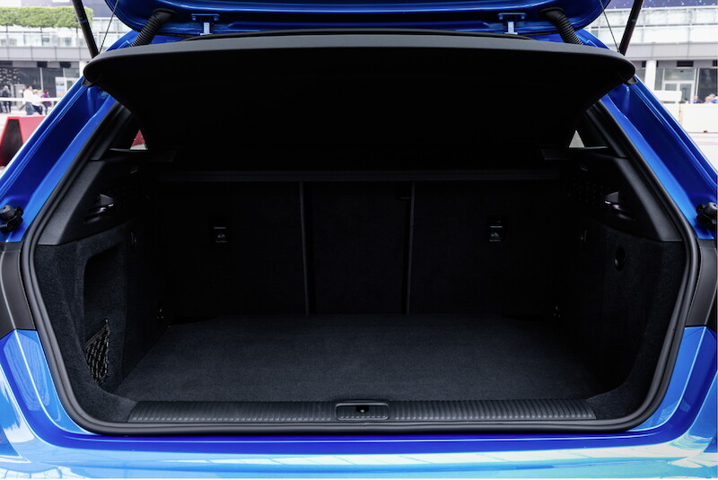 Audi A3 Sportback - niebieski Ara