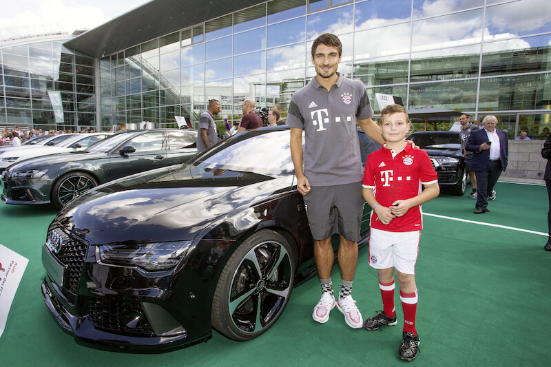 Robert Lewandowski i FC Bayern rozpoczynają nowy sezon za kierownicami Audi