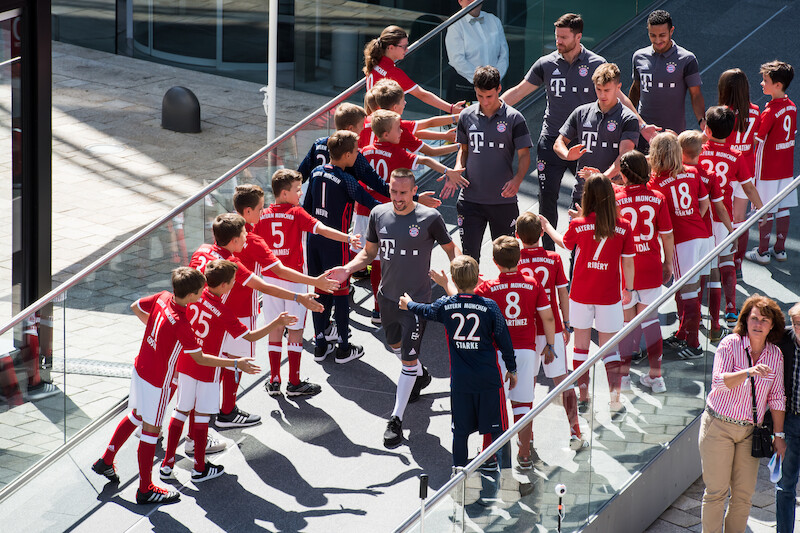 Robert Lewandowski i FC Bayern rozpoczynają nowy sezon za kierownicami Audi
