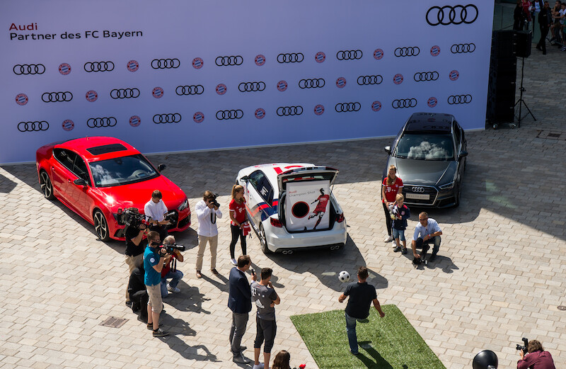 Robert Lewandowski i FC Bayern rozpoczynają nowy sezon za kierownicami Audi