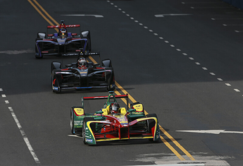 Kierowca Audi, Lucas di Grassi, na podium w Buenos Aires
