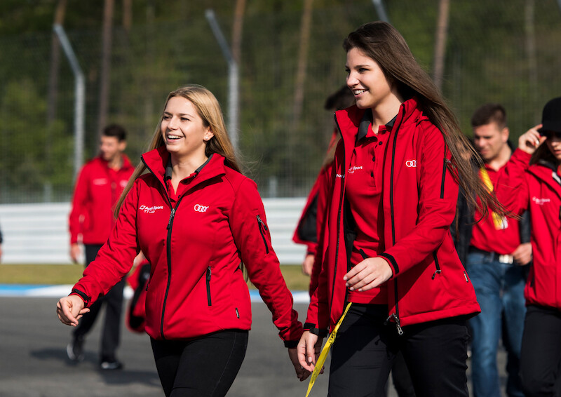 Philip Ellis zwycięża w obu wyścigach pucharu Audi Sport TT Cup